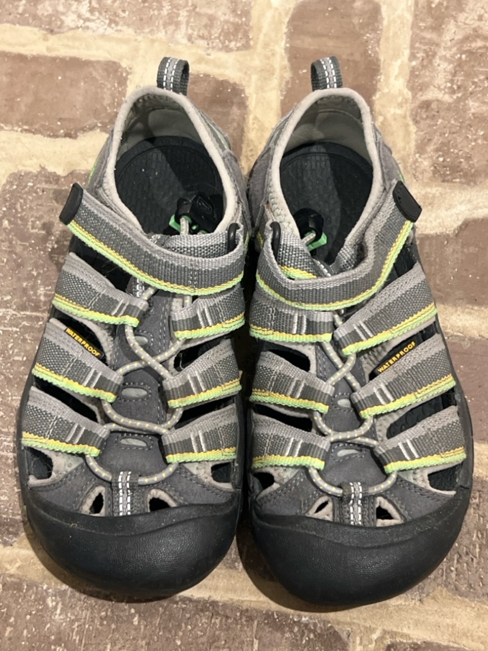 Keen Newport H2 Sandals Youth 2 Gray Green Waterproof Hiking Camp Shoes